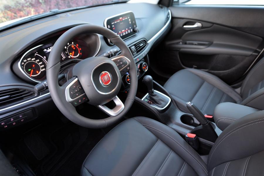 Интерьер Fiat Egea Station Wagon (357) 2016 года  (TR) (фото 2 из 3)